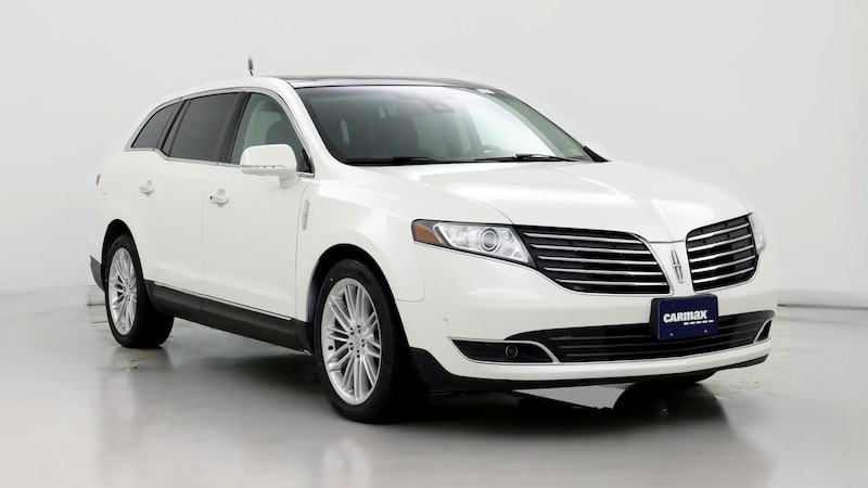 2019 Lincoln MKT Reserve Hero Image