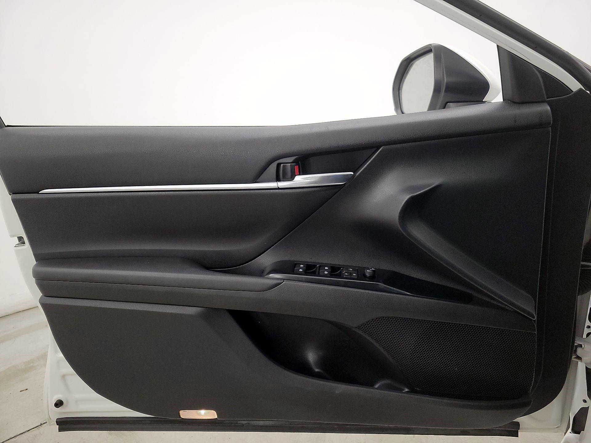 Thumbnail: 2019 Toyota Camry - 12