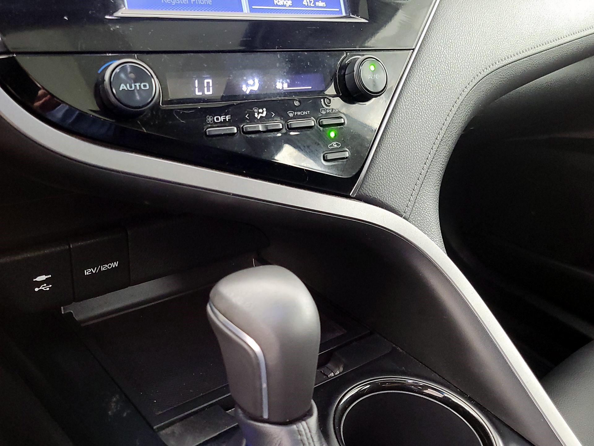 Thumbnail: 2019 Toyota Camry - 16