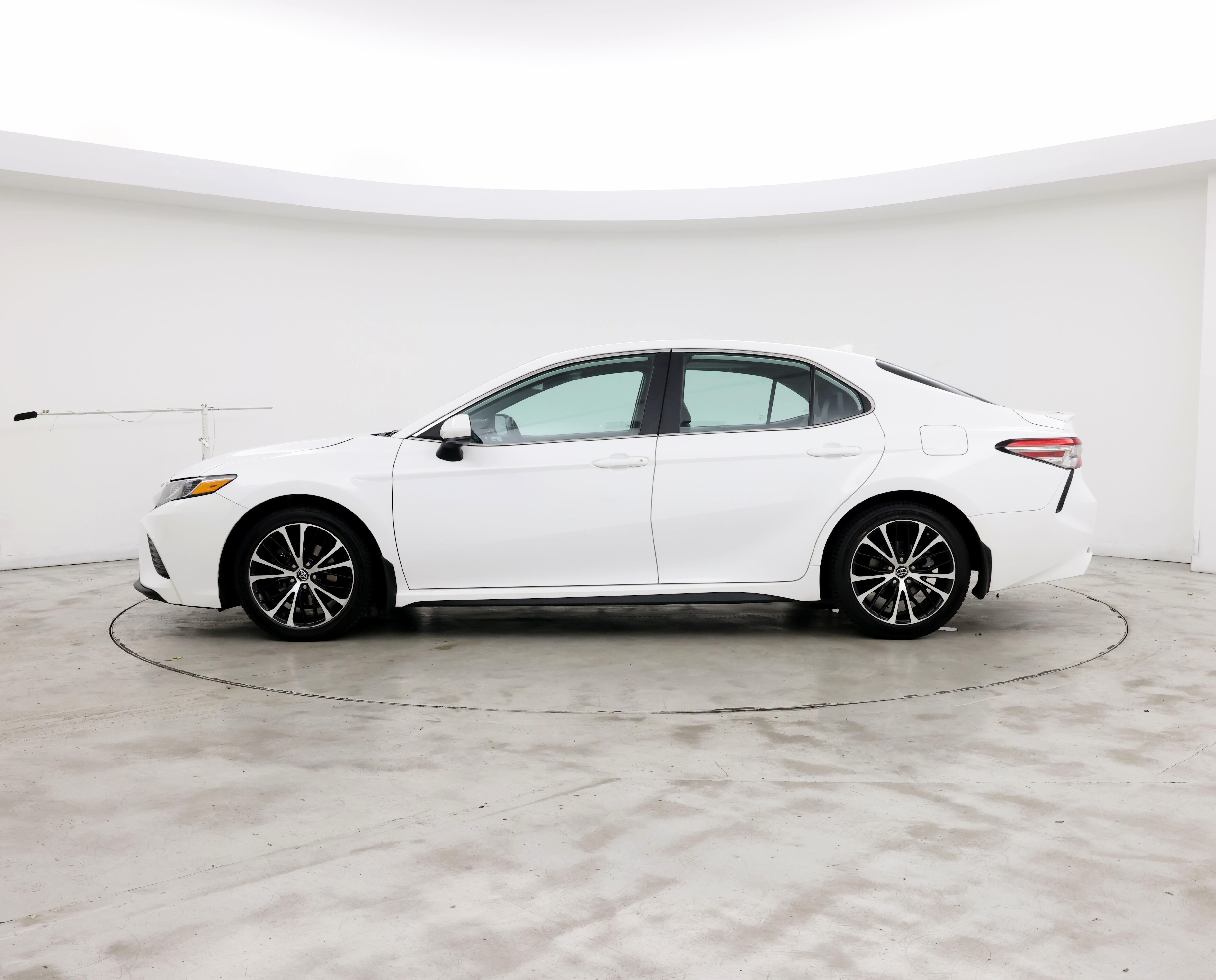 Thumbnail: 2019 Toyota Camry - 3