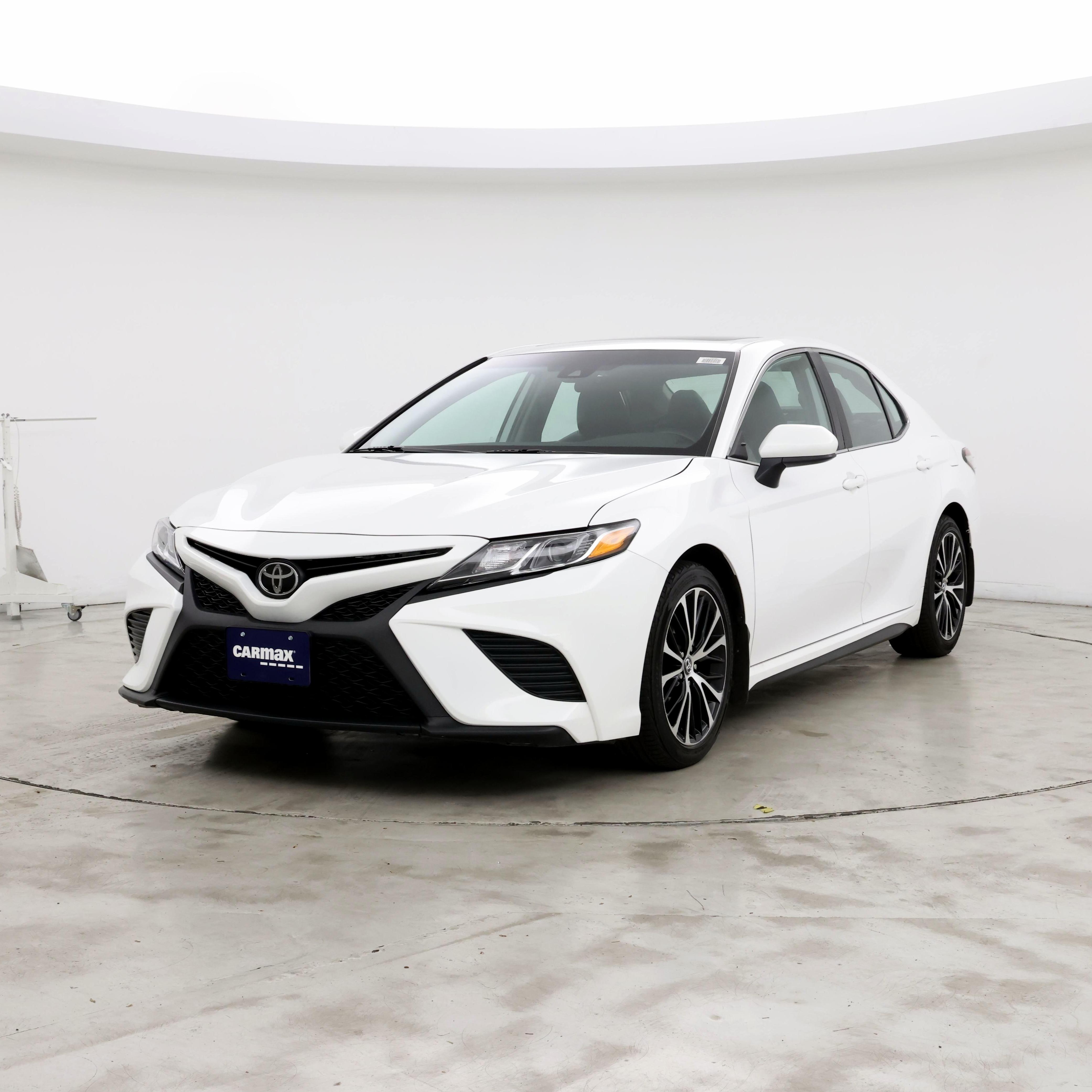 Thumbnail: 2019 Toyota Camry - 4