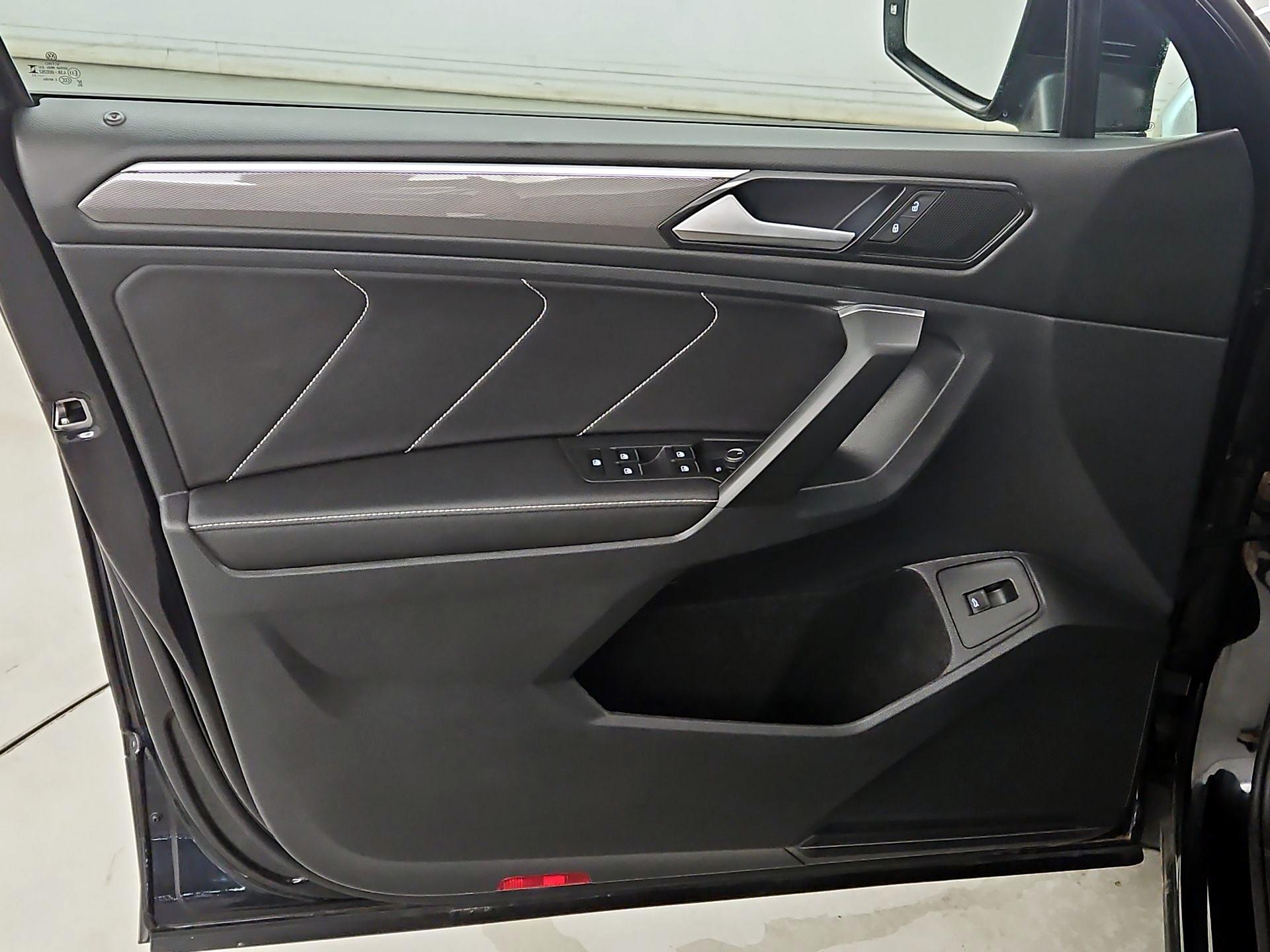 Thumbnail: 2023 Volkswagen Tiguan - 12