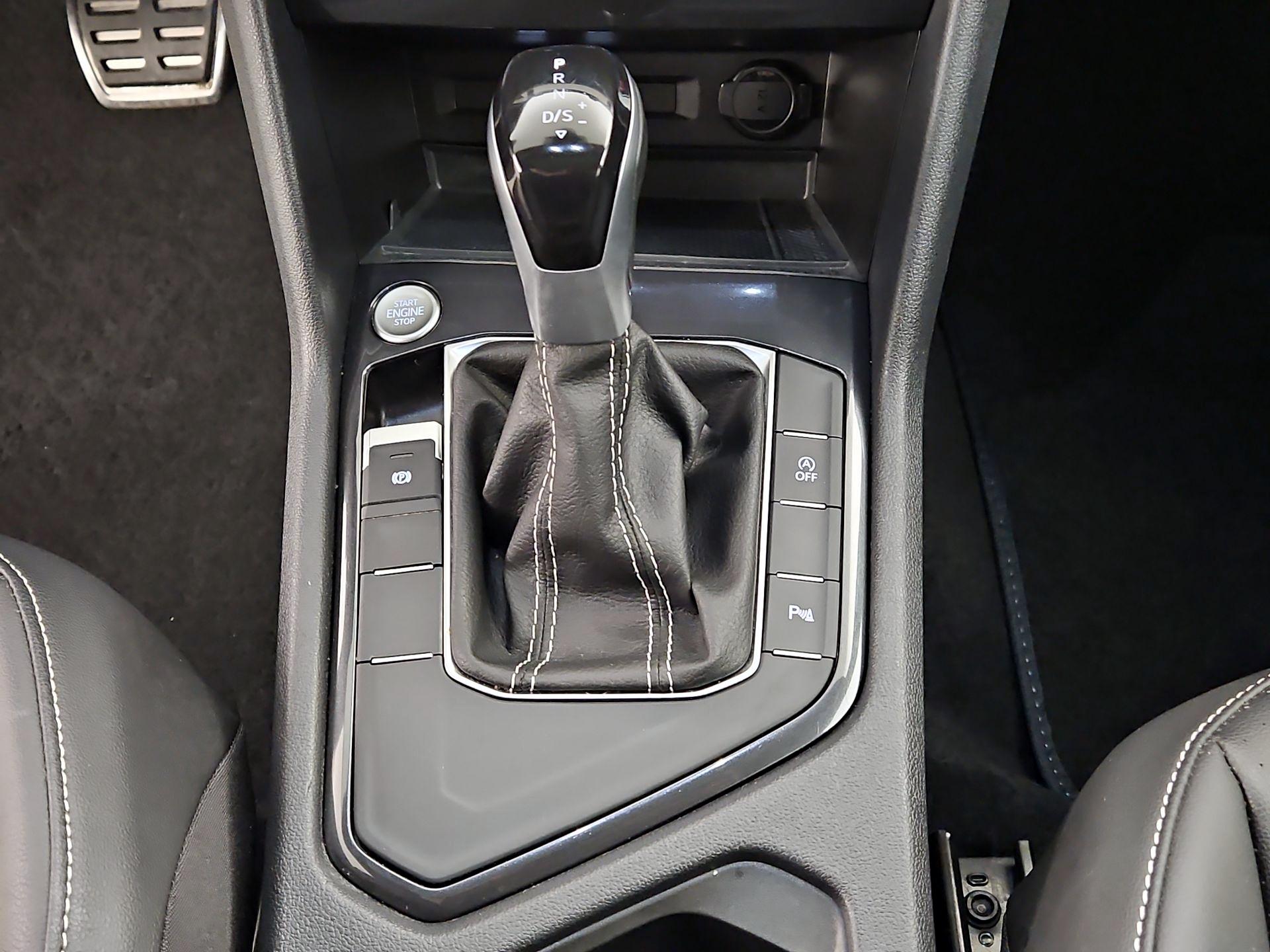 Thumbnail: 2023 Volkswagen Tiguan - 17