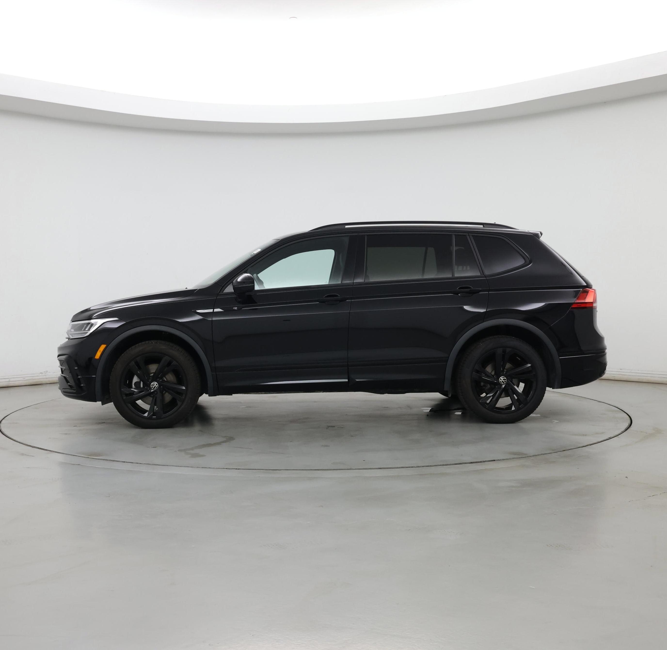 Thumbnail: 2023 Volkswagen Tiguan - 3