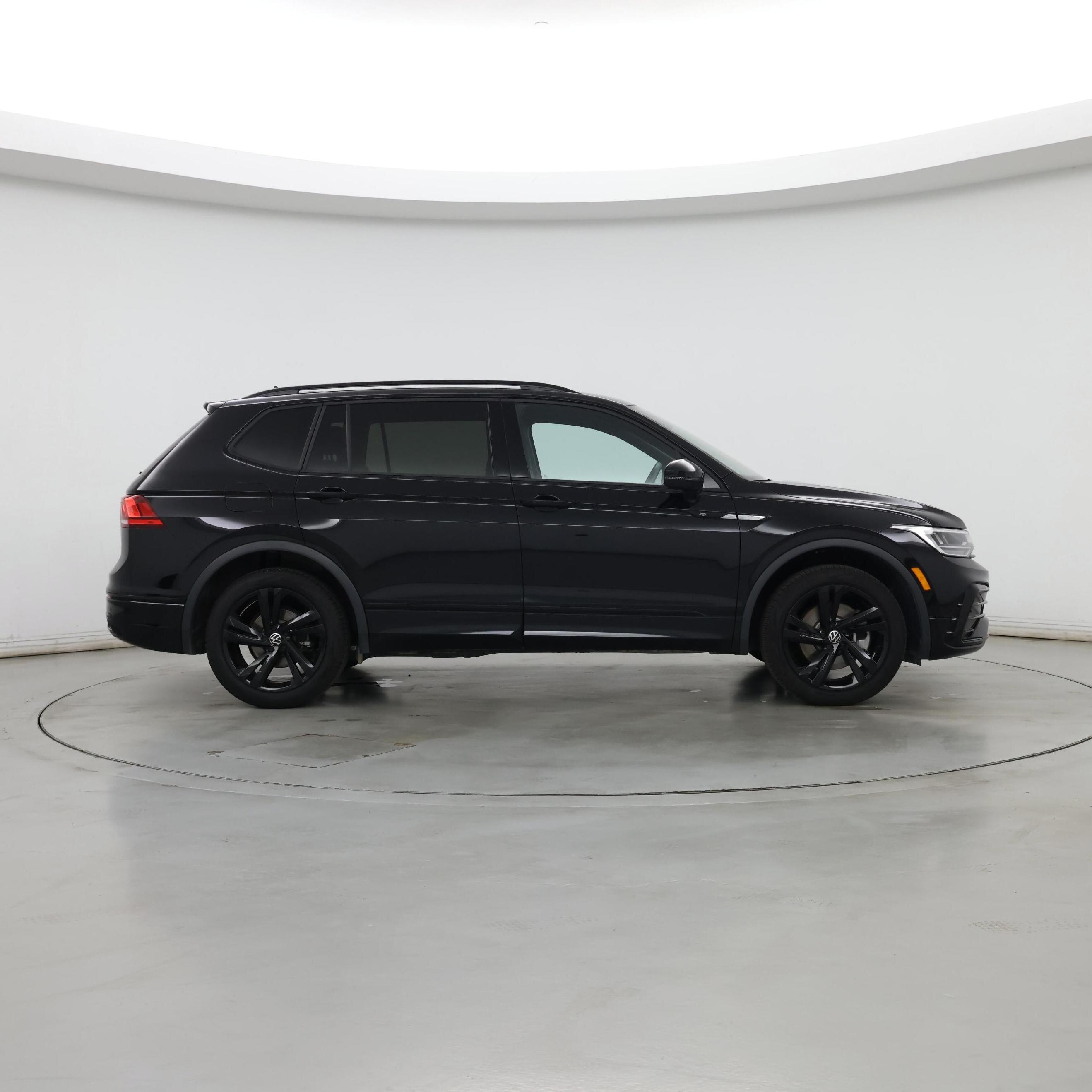 Thumbnail: 2023 Volkswagen Tiguan - 7