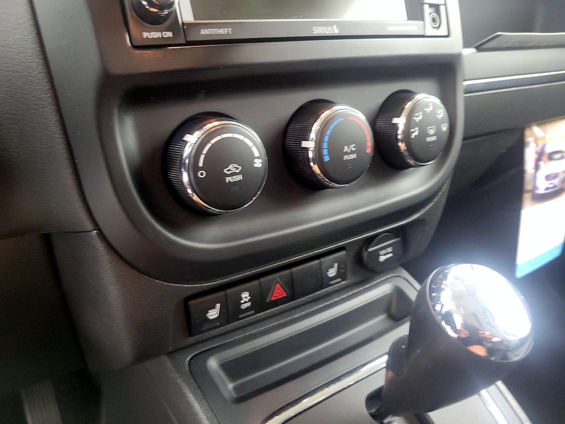 Thumbnail: 2017 Jeep Patriot - 15