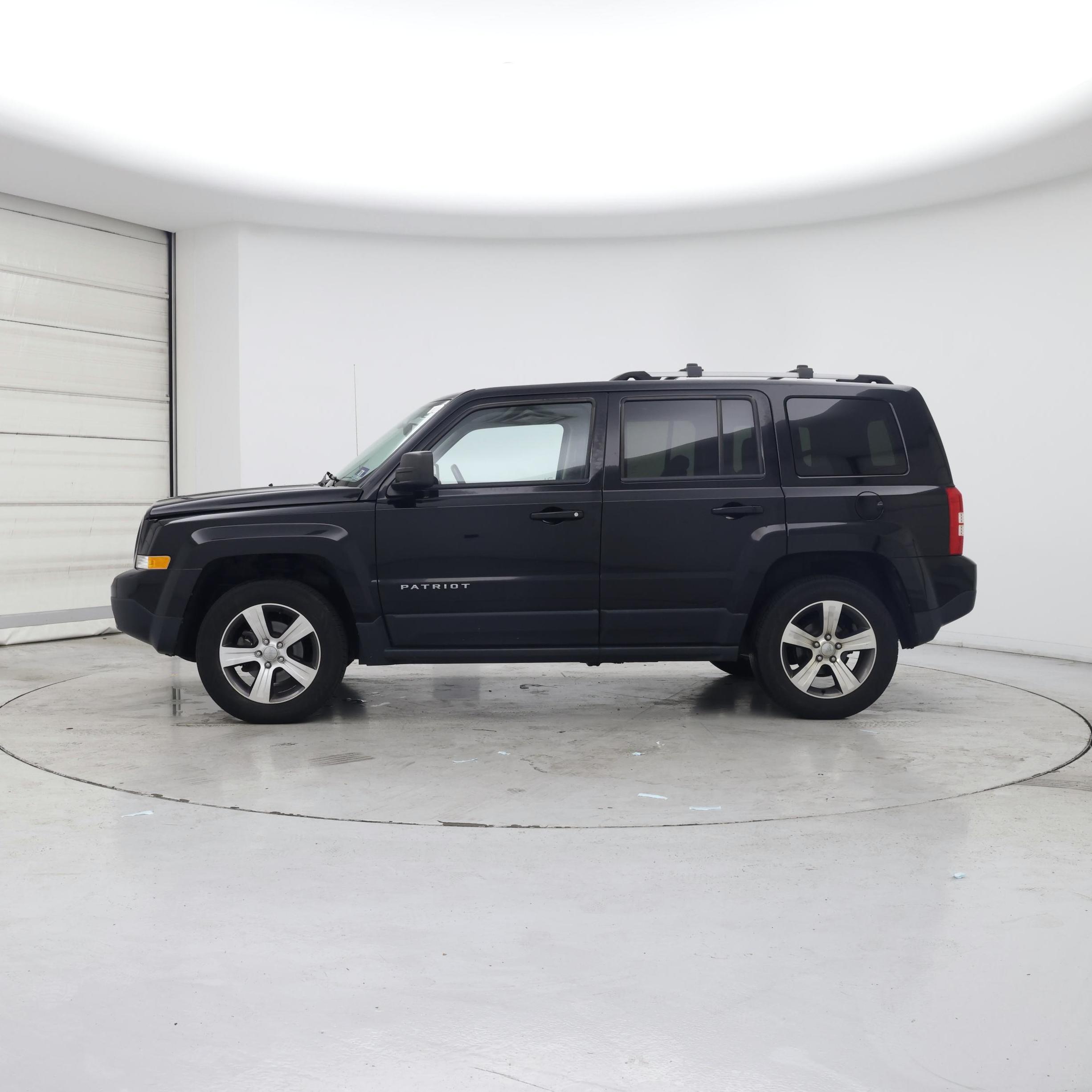 Thumbnail: 2017 Jeep Patriot - 3