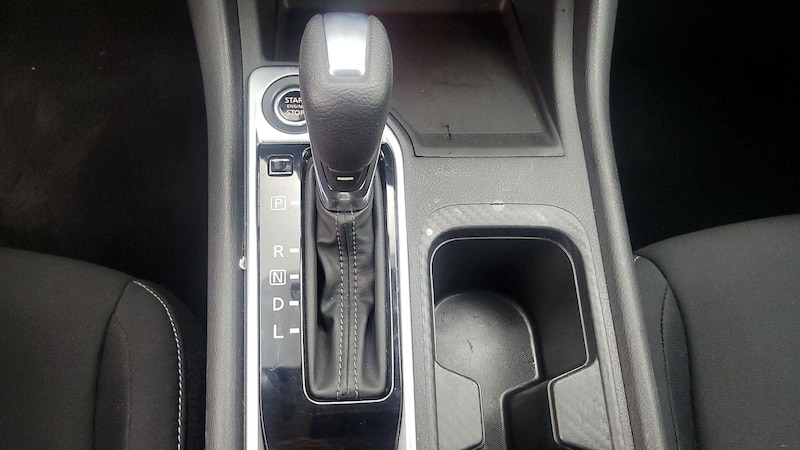 2021 Nissan Sentra SV 17