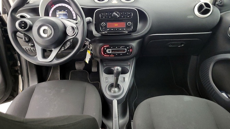 2016 smart fortwo Pure 9