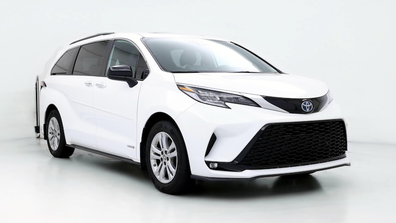 2021 Toyota Sienna XSE Hero Image