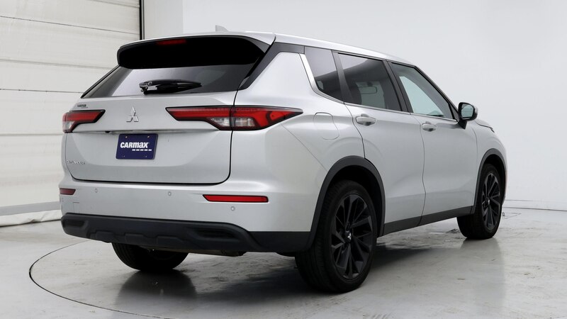 2022 Mitsubishi Outlander ES 8