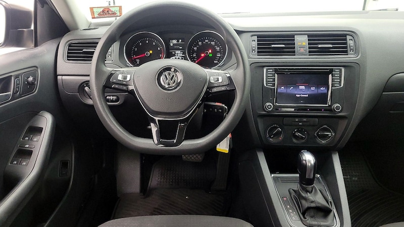 2016 Volkswagen Jetta S 9