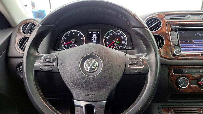 2015 Volkswagen Tiguan SE 10