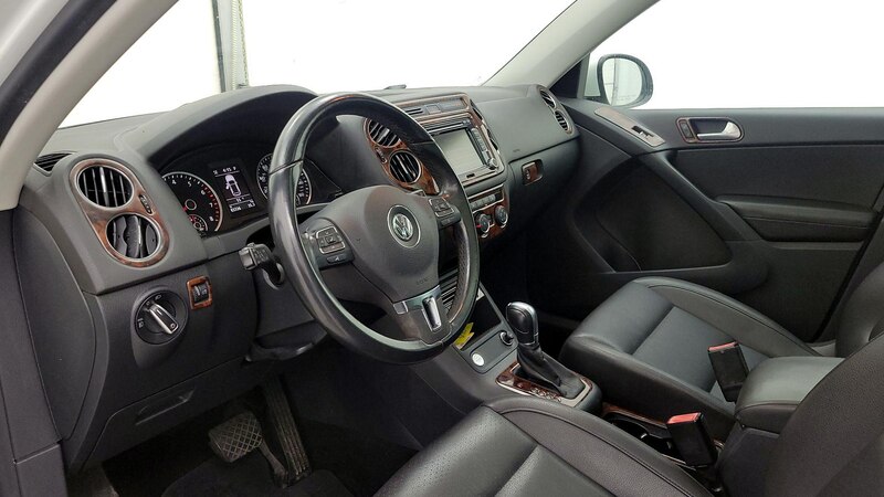 2015 Volkswagen Tiguan SE 11