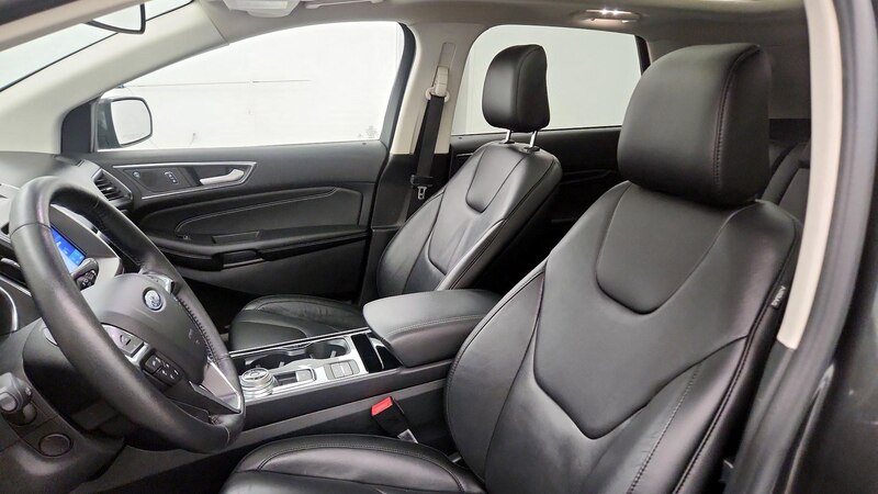 2020 Ford Edge Titanium 11