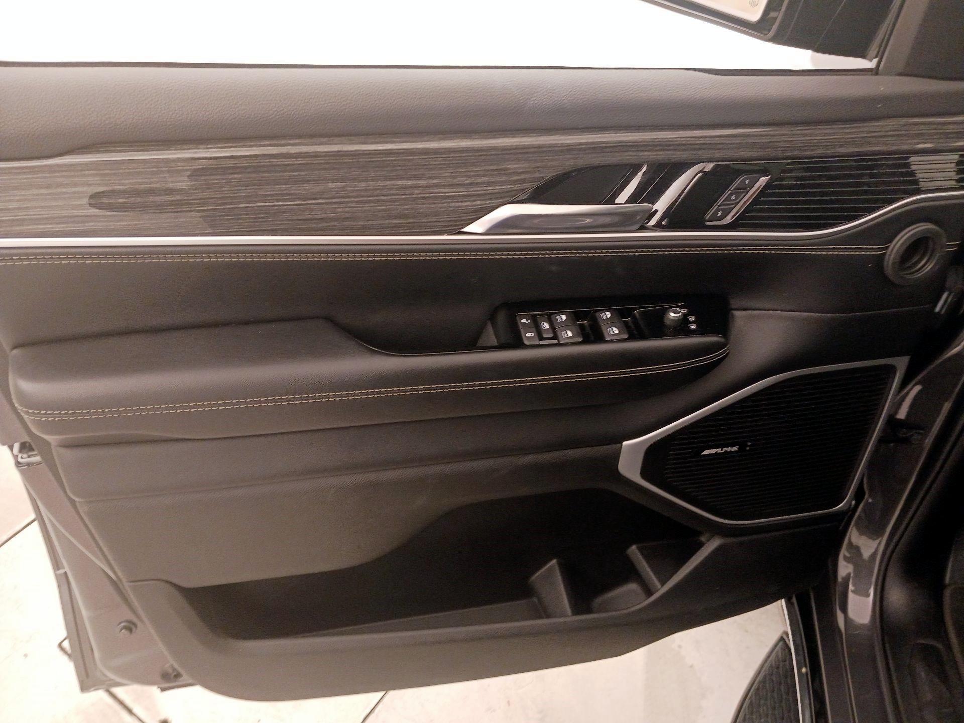 Thumbnail: 2022 Jeep Wagoneer - 12