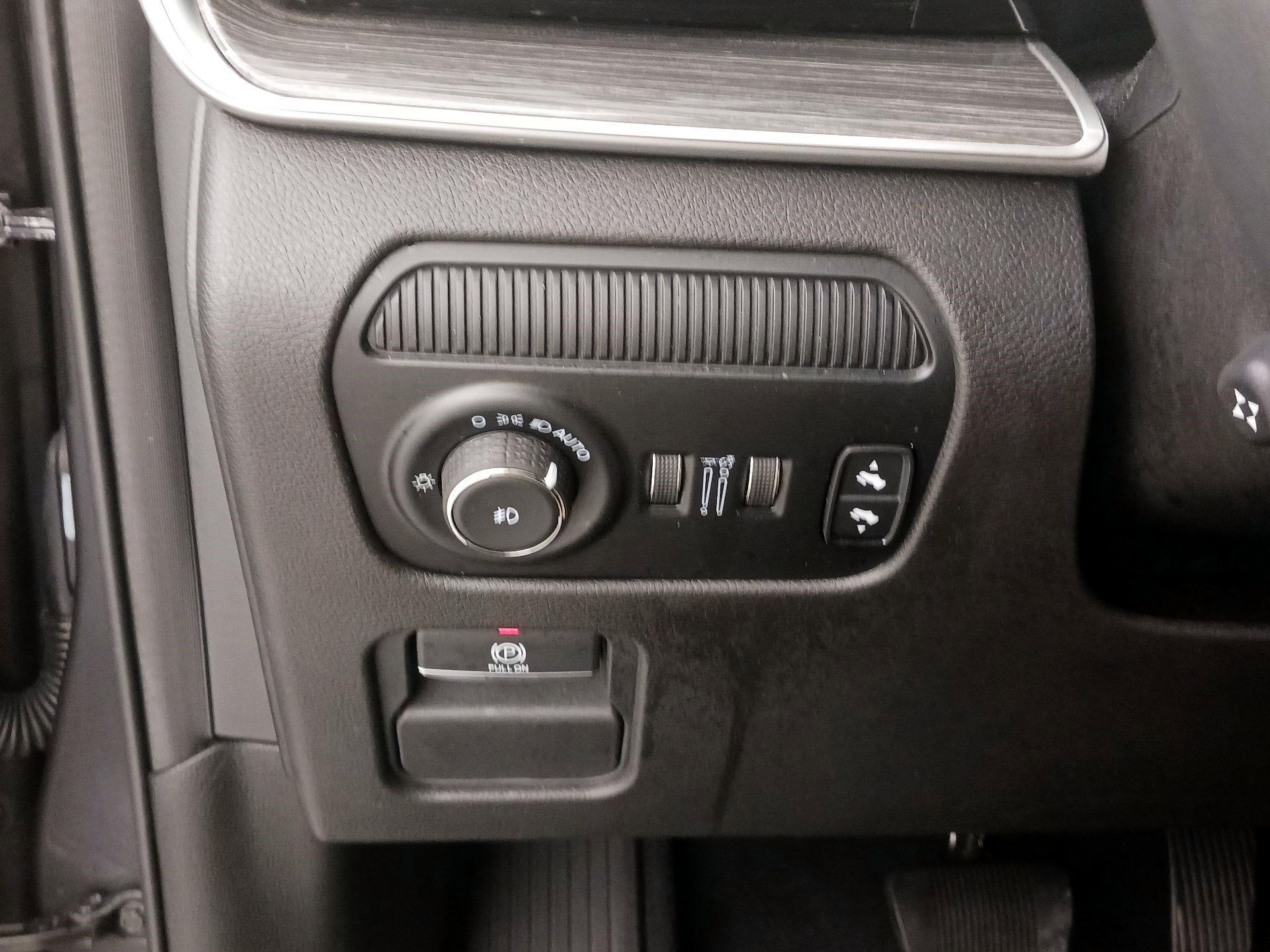 Thumbnail: 2022 Jeep Wagoneer - 13