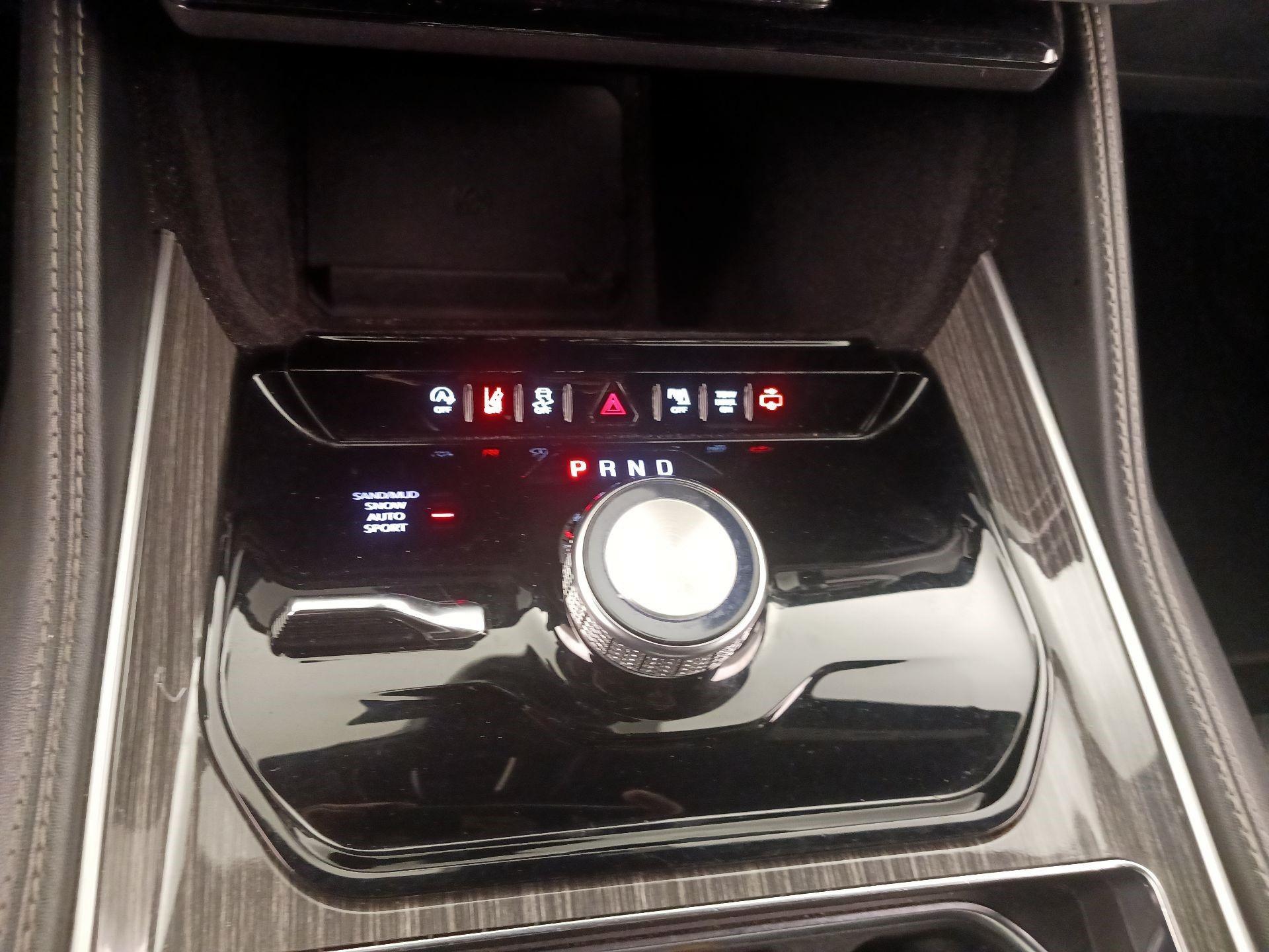 Thumbnail: 2022 Jeep Wagoneer - 18