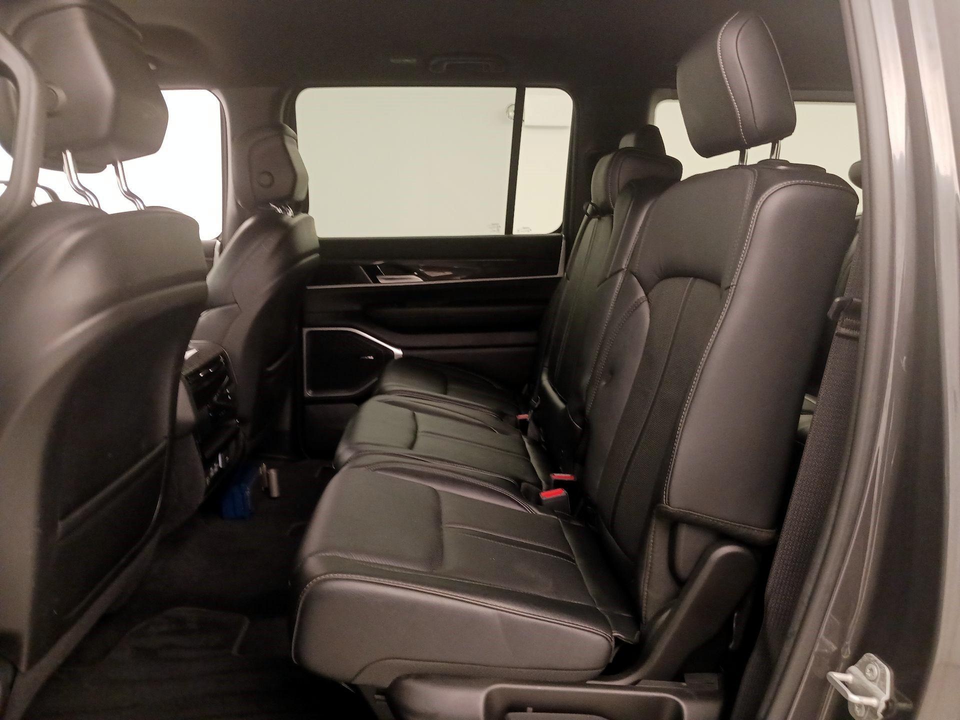 Thumbnail: 2022 Jeep Wagoneer - 20