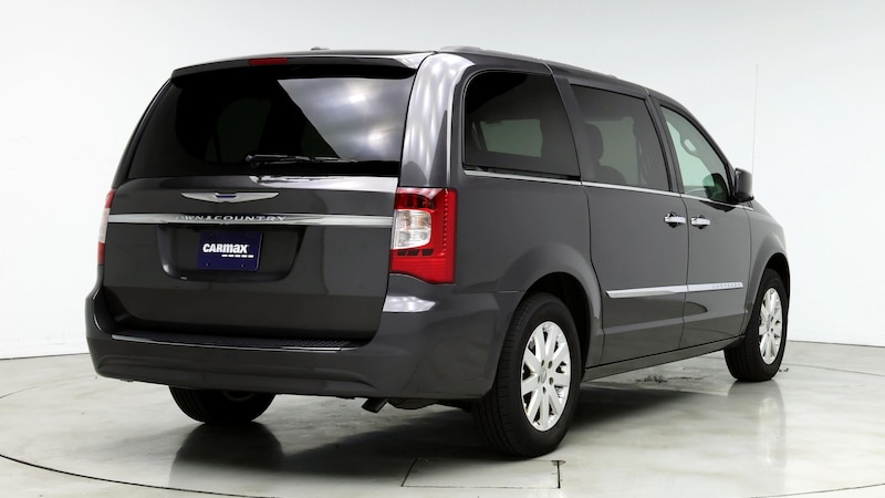 2016 Chrysler Town & Country Touring 8