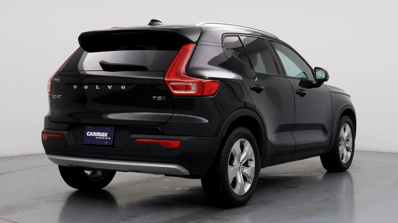 2022 Volvo XC40 T5 Momentum 8