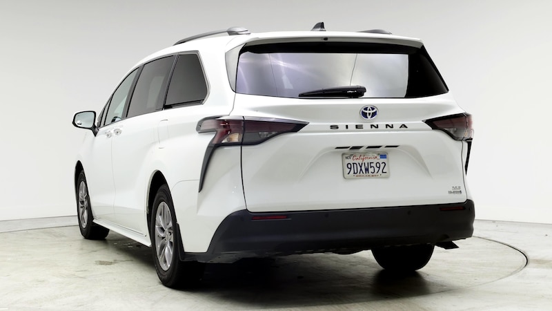 2023 Toyota Sienna XLE 2