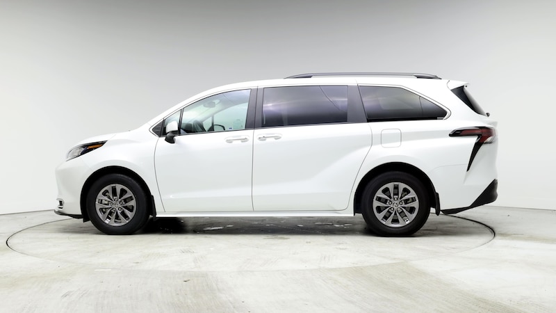 2023 Toyota Sienna XLE 3