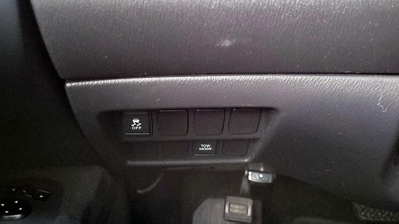2015 Nissan Pathfinder SV 13