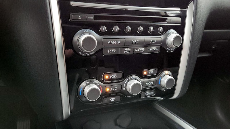 2015 Nissan Pathfinder SV 16