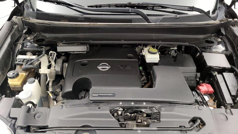 2015 Nissan Pathfinder SV 23