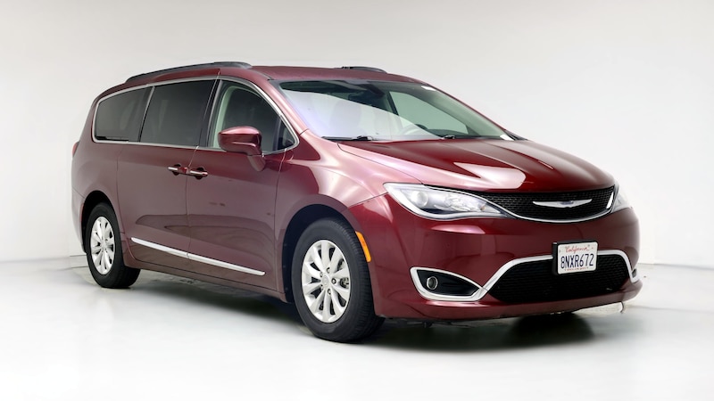 2017 Chrysler Pacifica Touring L Hero Image