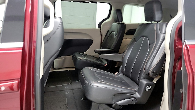 2017 Chrysler Pacifica Touring L 19