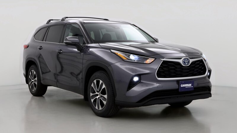 2022 Toyota Highlander XLE Hero Image