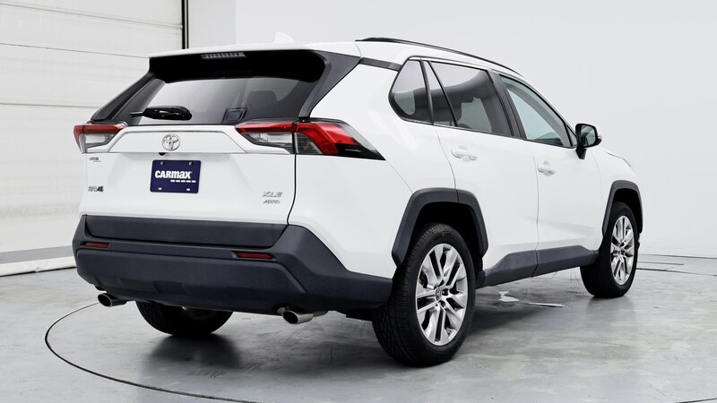 2019 Toyota RAV4 XLE Premium 8