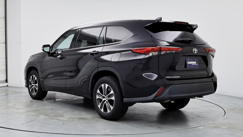 2021 Toyota Highlander XLE 2