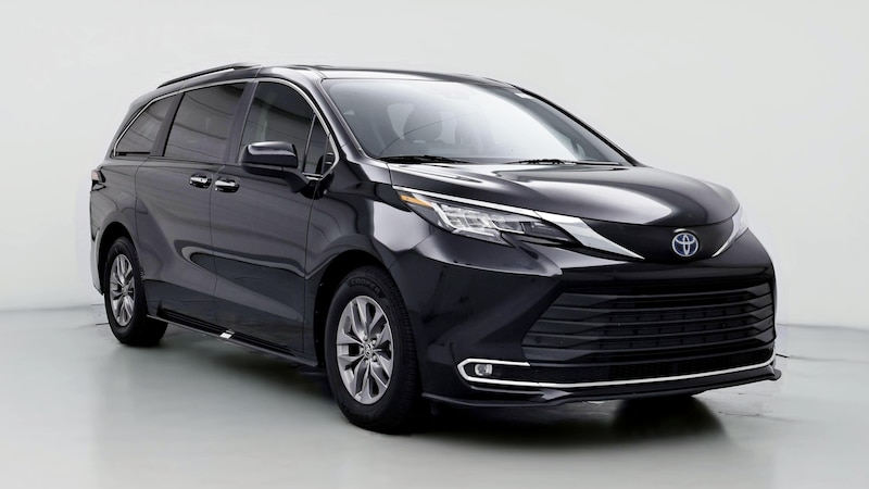 2022 Toyota Sienna XLE Hero Image