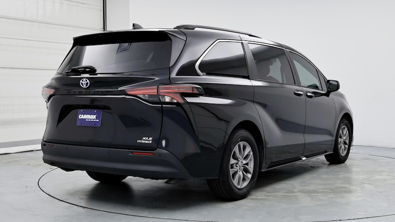 2022 Toyota Sienna XLE 8