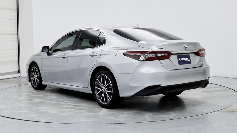 2022 Toyota Camry XLE 2