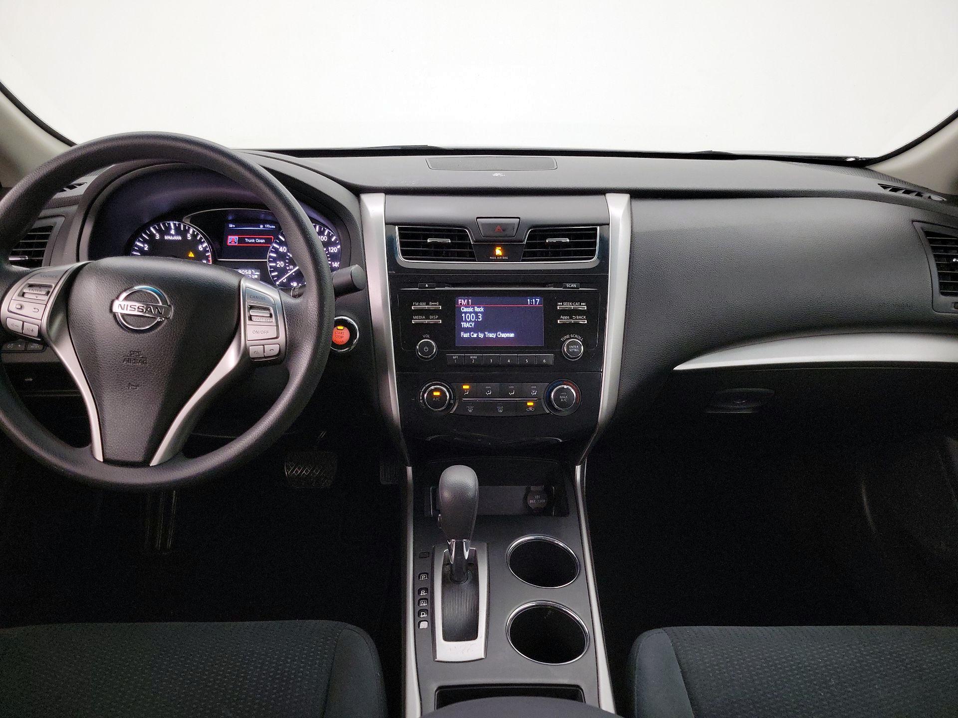 Thumbnail: 2015 Nissan Altima - 9