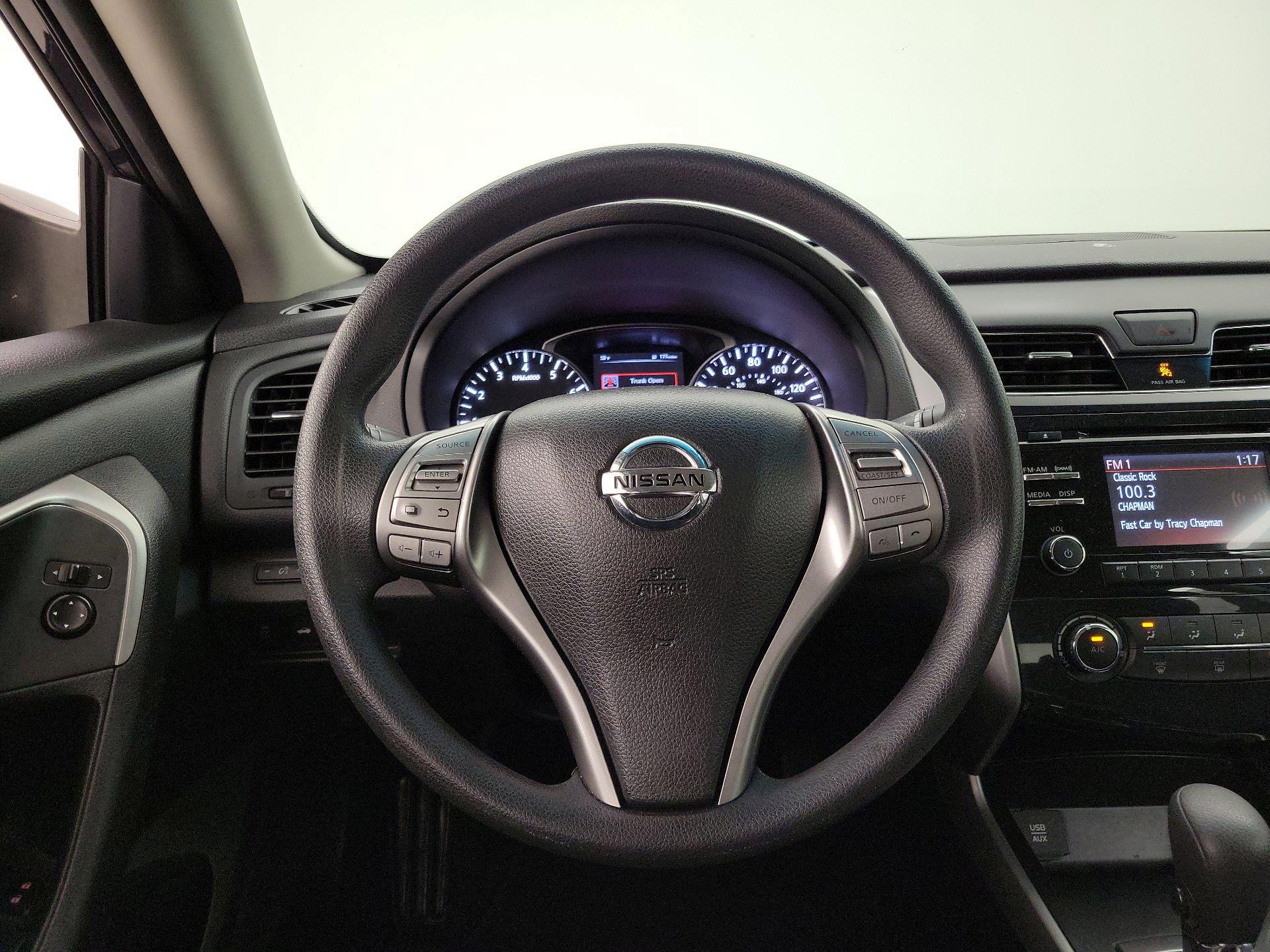 Thumbnail: 2015 Nissan Altima - 10