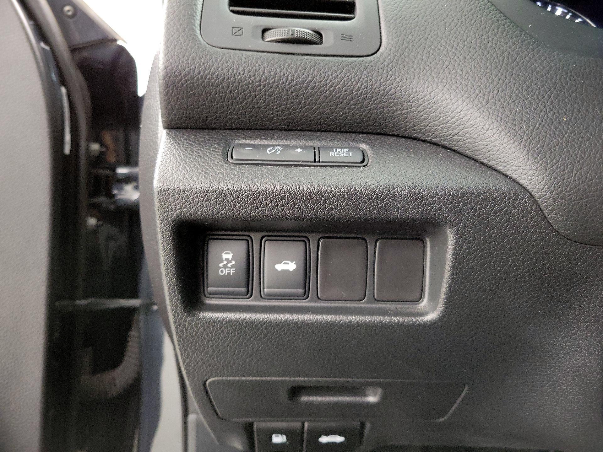 Thumbnail: 2015 Nissan Altima - 13