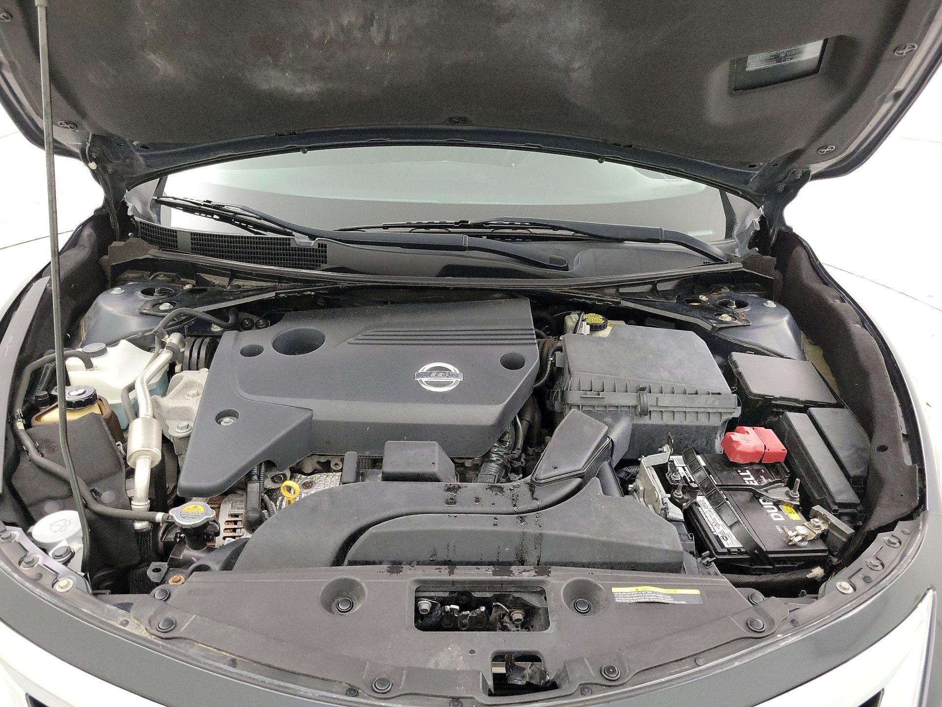 Thumbnail: 2015 Nissan Altima - 20