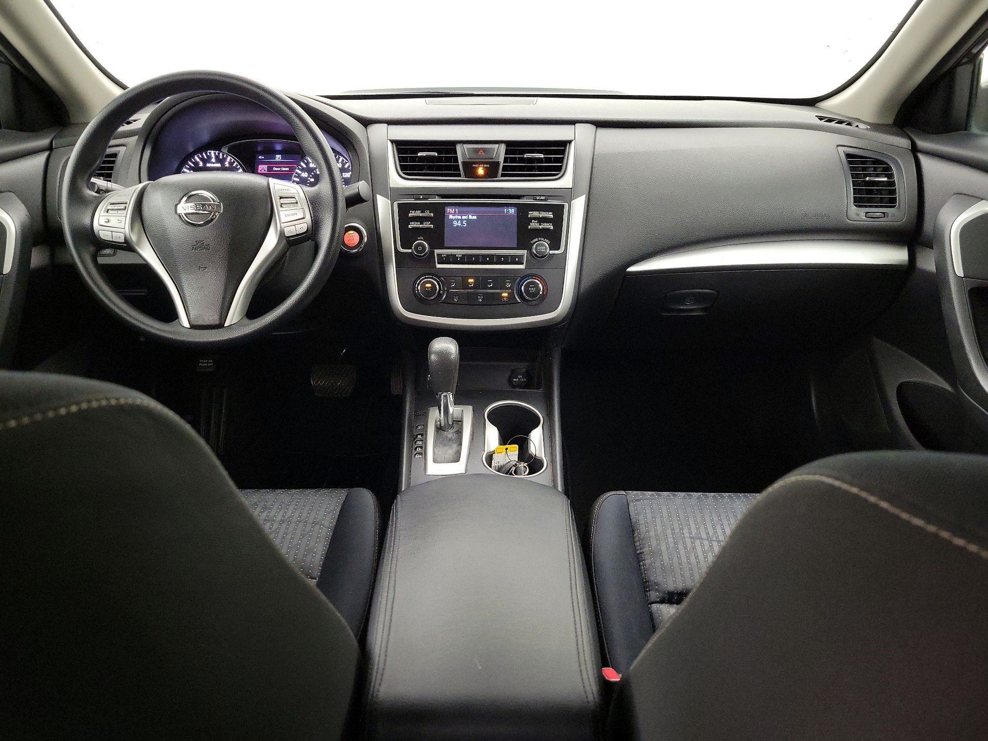 Thumbnail: 2017 Nissan Altima - 9