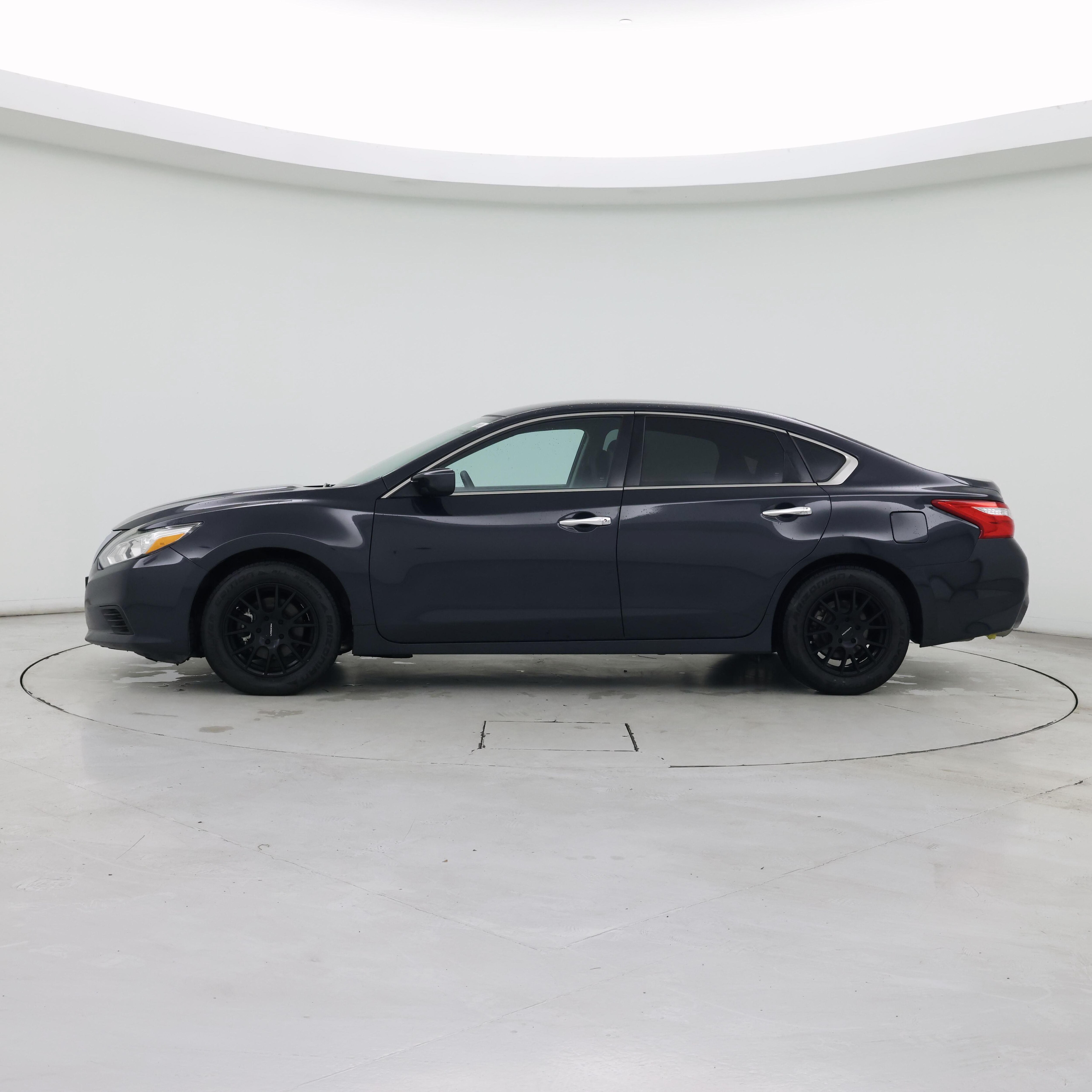 Thumbnail: 2017 Nissan Altima - 3