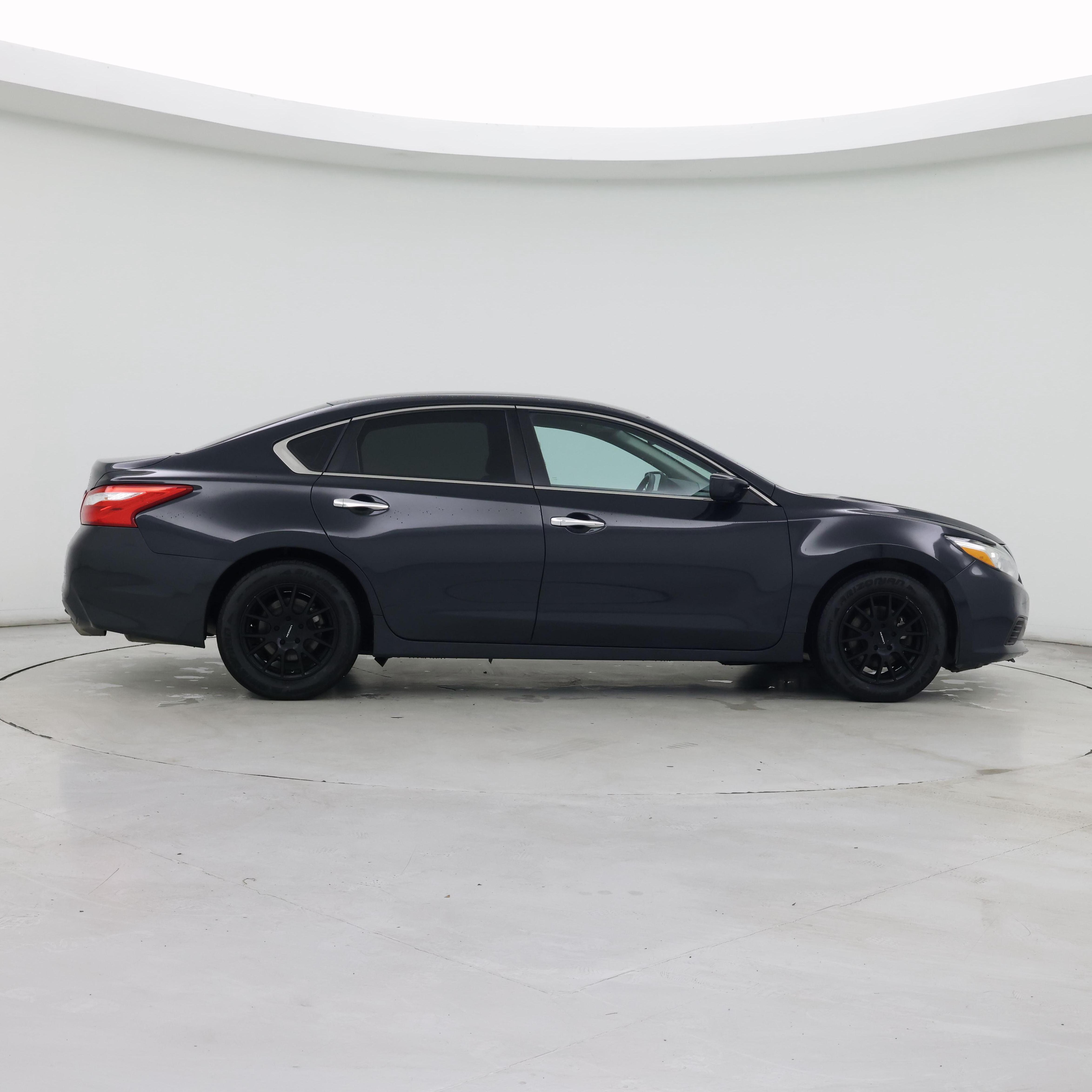 Thumbnail: 2017 Nissan Altima - 7