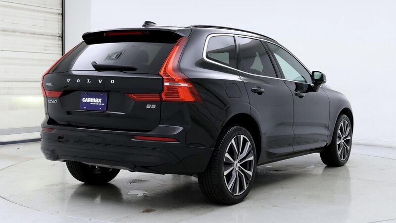 2022 Volvo XC60 B5 Momentum 8