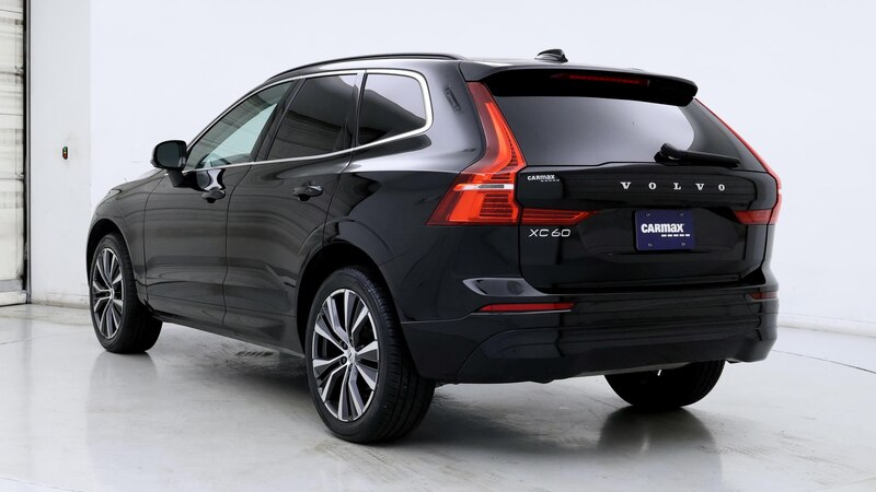 2022 Volvo XC60 B5 Momentum 2