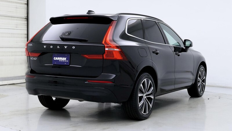 2022 Volvo XC60 B5 Momentum 8