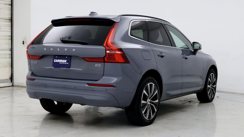 2022 Volvo XC60 B5 Momentum 8