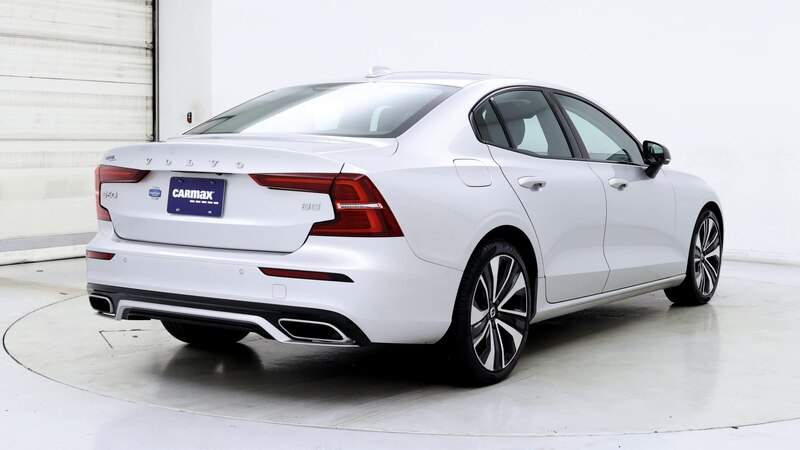 2022 Volvo S60 B5 Momentum 8